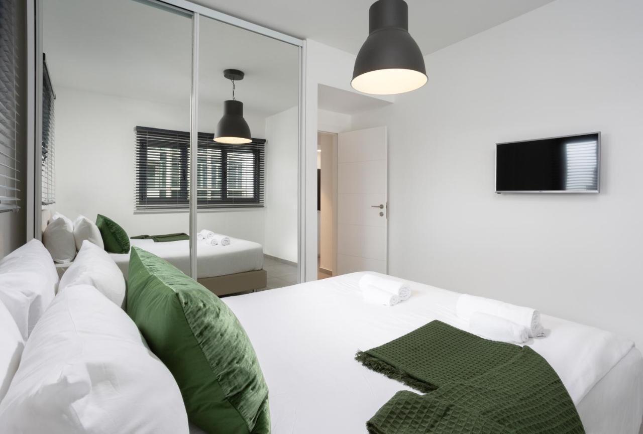 Modern 2br In Rothschild Boulevard By Holyguest * Tel Aviv