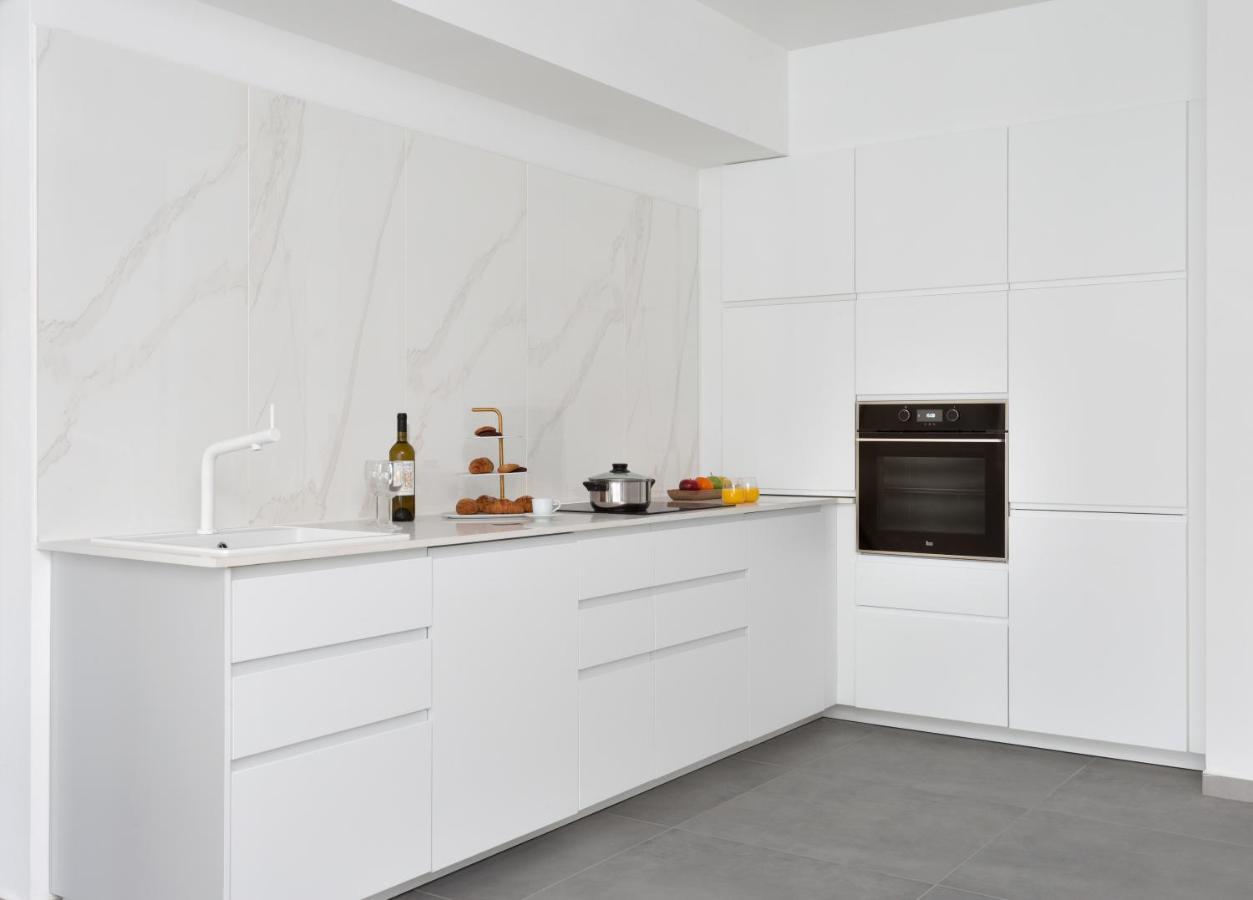 Modern 2br In Rothschild Boulevard By Holyguest